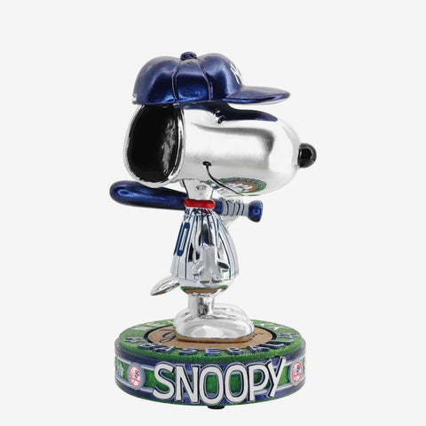 Snoopy New York Yankees 2025 Peanuts Electroplated Bighead MLB Baseball Bobblehead
